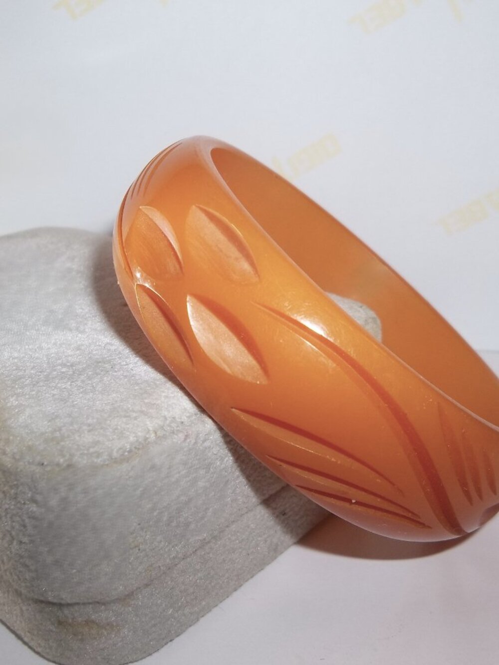 Vintage 40's Bakelite Carved Butterscotch Bangle Bracelet -3/4"w EUC - Picture 2 of 5